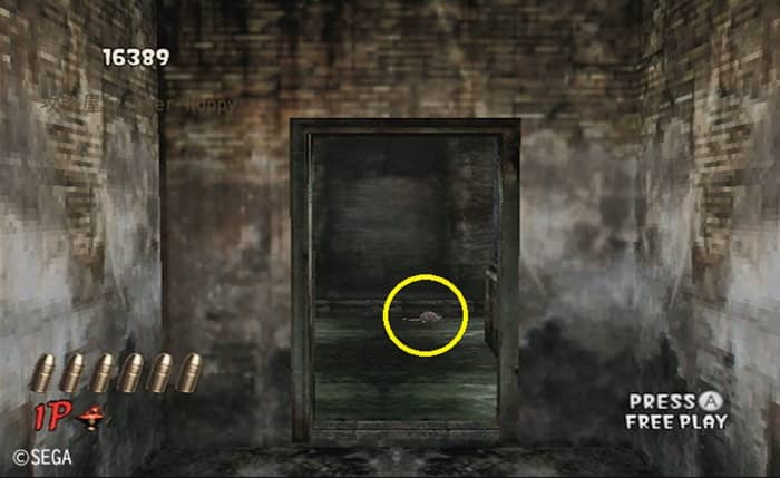 通路奥のネズミ